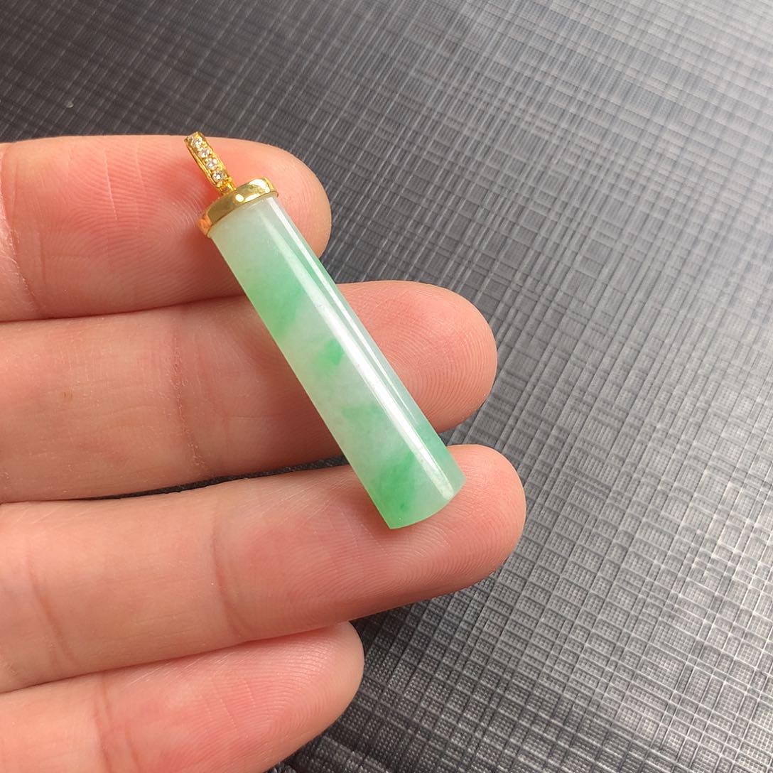 翡翠颈饰18K金镶嵌翡翠