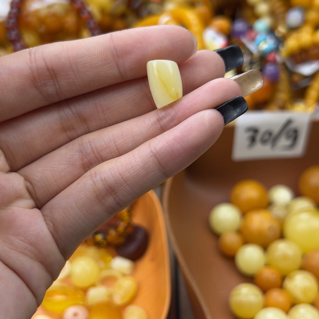 琥珀珠宝奇石未镶嵌