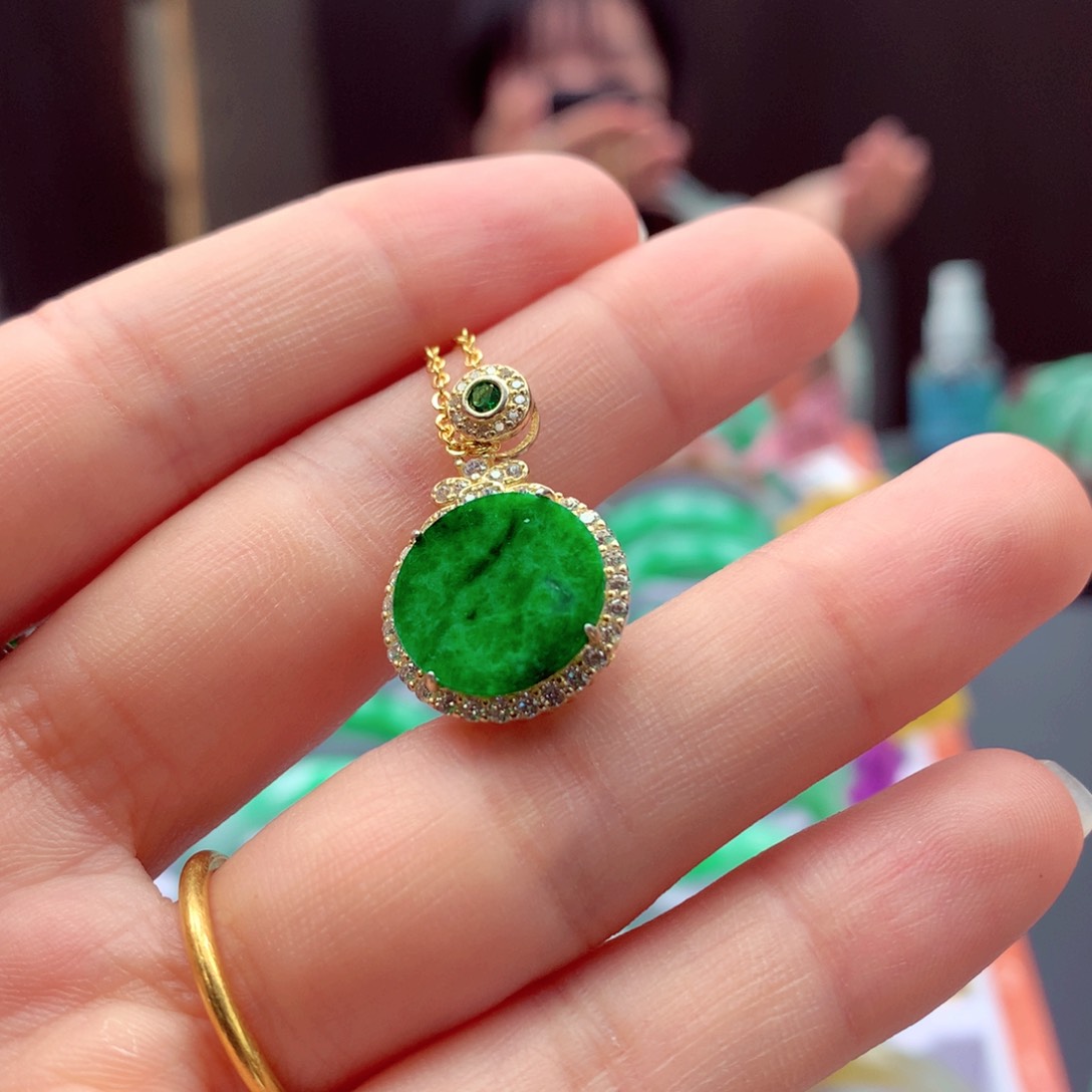 翡翠手镯未镶嵌缅甸翡翠