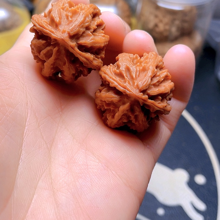 文玩核桃吊坠灯笼一对