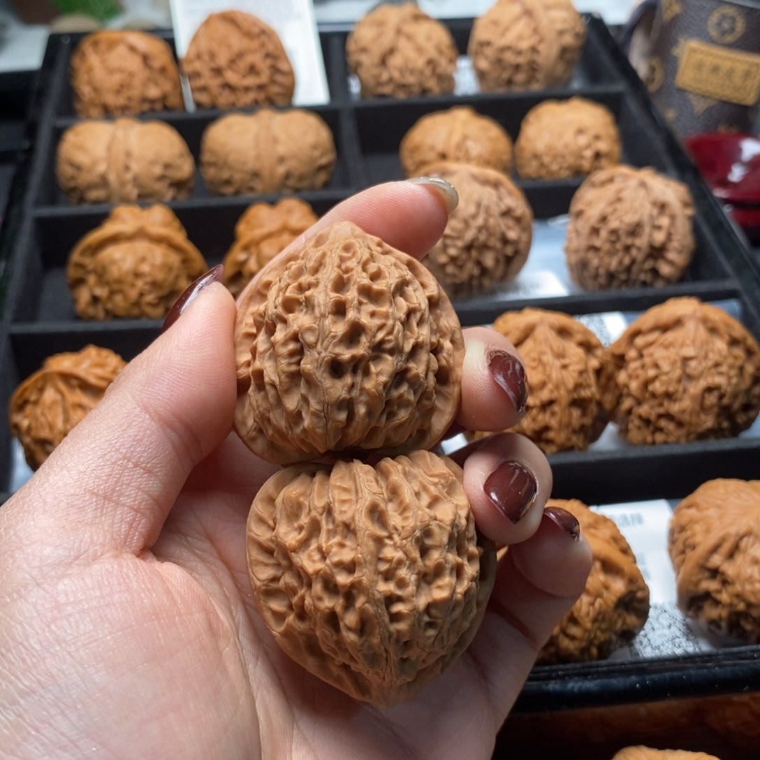 文玩核桃把件金牛全品