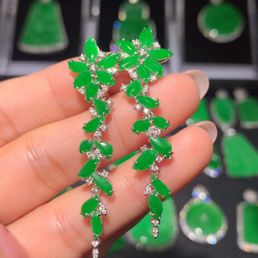 翡翠18K金镶嵌颈饰翡翠