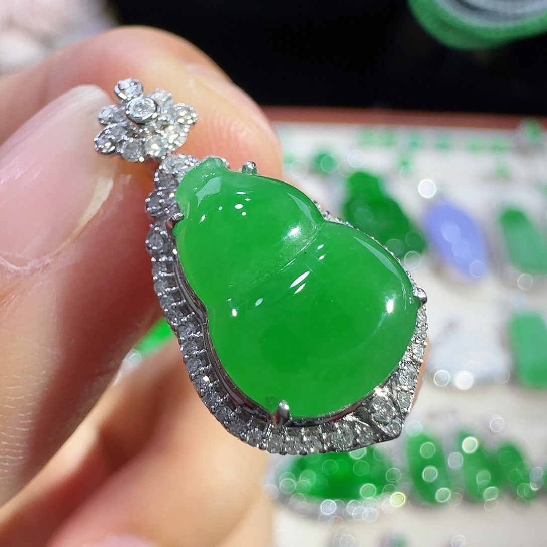 翡翠吊坠(不含链)18K金镶嵌