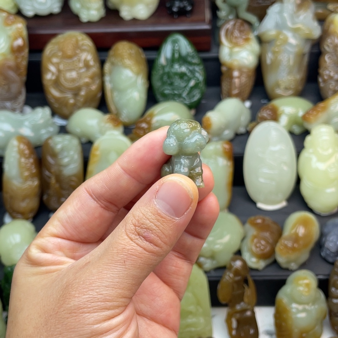 西***！和田玉未镶嵌颈饰