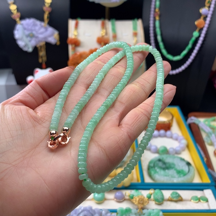 翡翠颈饰未镶嵌翡翠项链