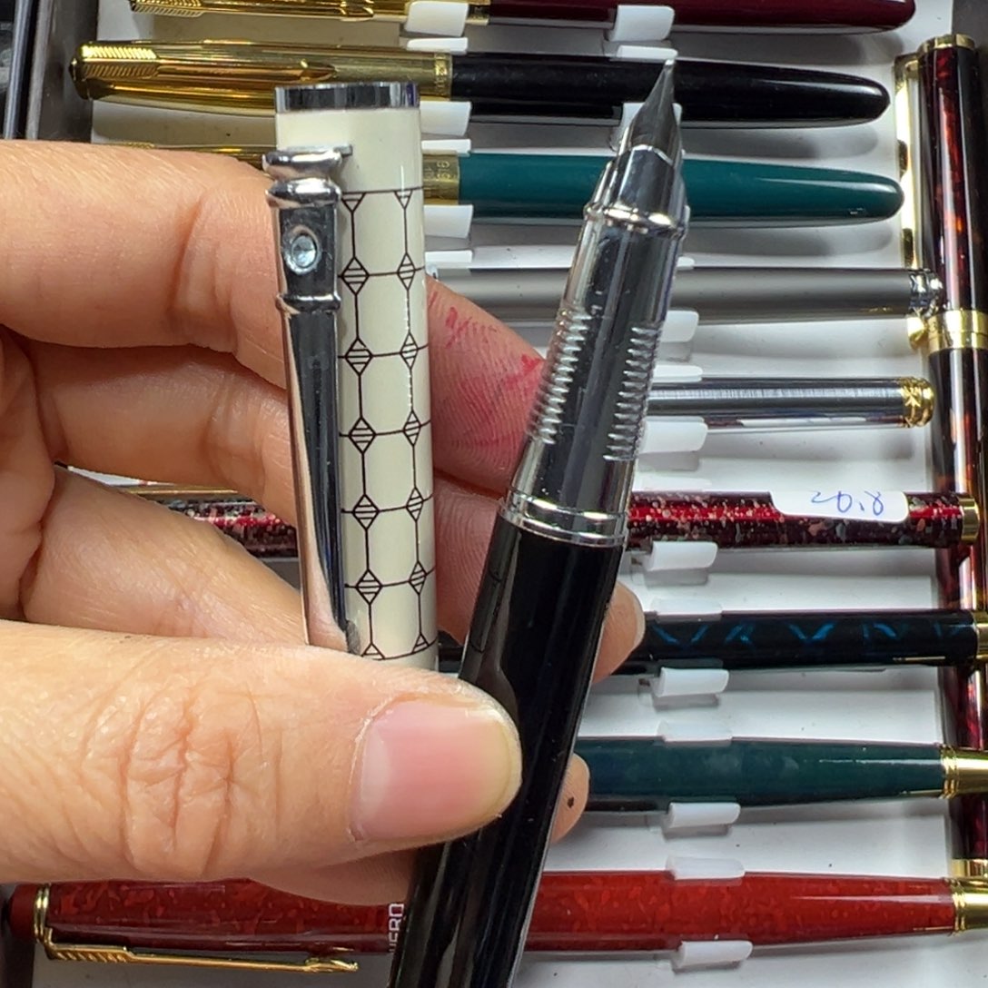 便携式118半明尖马蹄形异形笔尖0.5可用墨囊