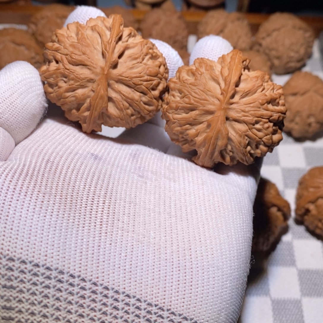 文玩核桃吊坠友***穷苹果