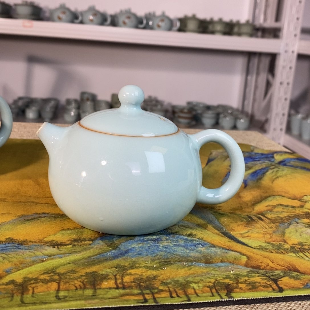 【闪购商品】天青西施壶微微瑕。。。。。。