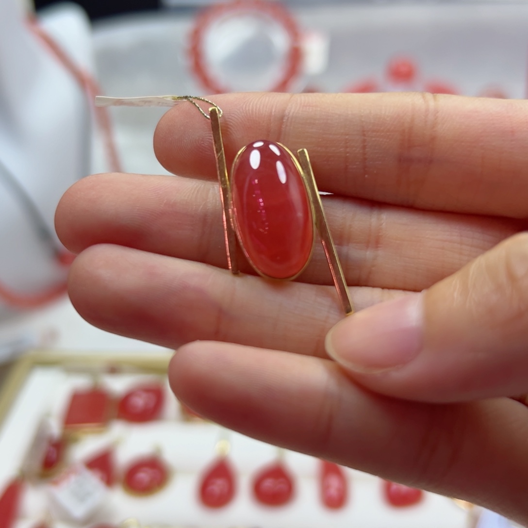 18K金镶嵌菱锰矿（红纹石）吊坠(赠链)