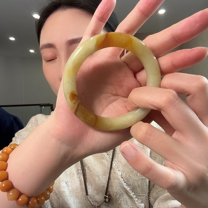向****蛇纹石玉未镶嵌颈饰