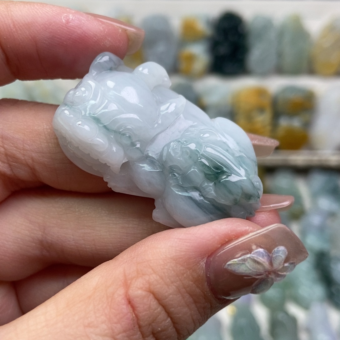 翡翠吊坠(赠链)未镶嵌