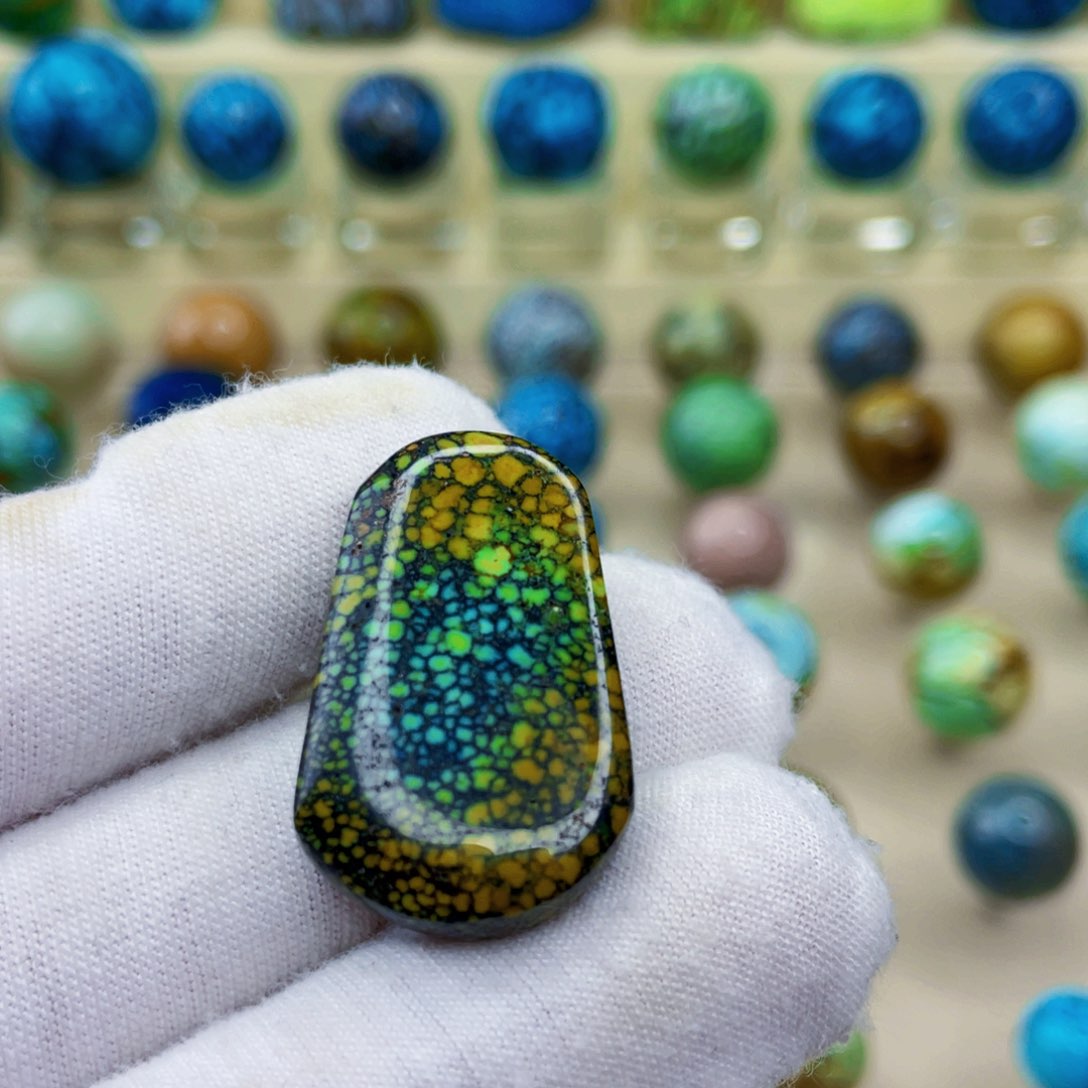 未镶嵌绿松石颈饰