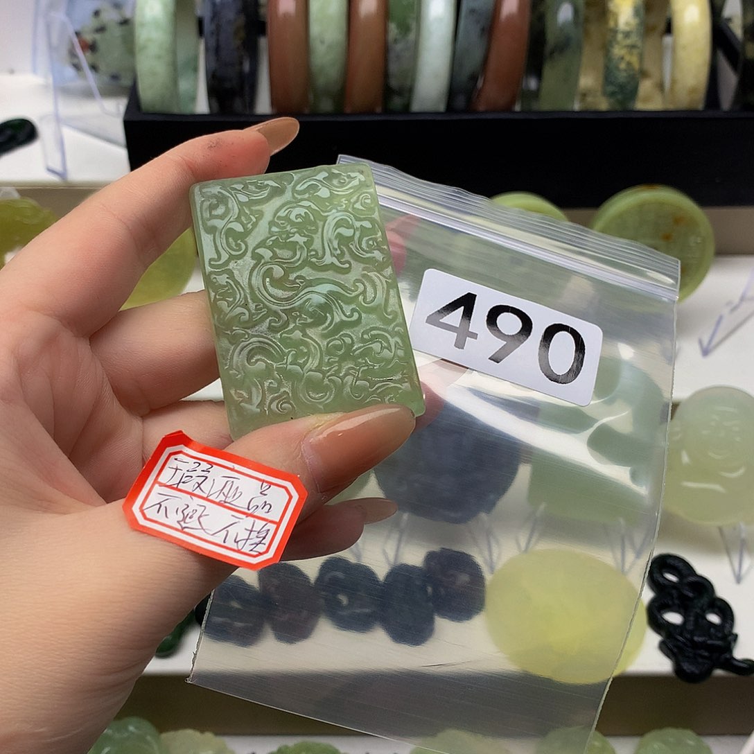 蛇纹石玉颈饰未镶嵌