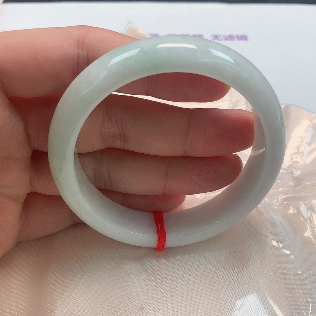 翡翠手镯未镶嵌60-61圈。253号