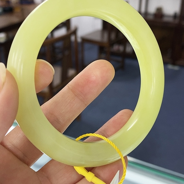 和田玉（糖玉）未镶嵌手镯