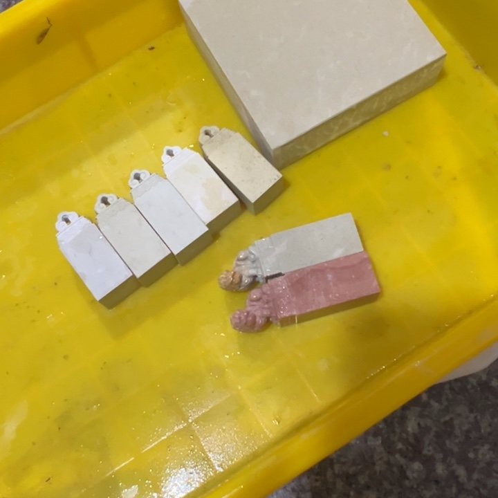 当***归青田石新矿印石如图