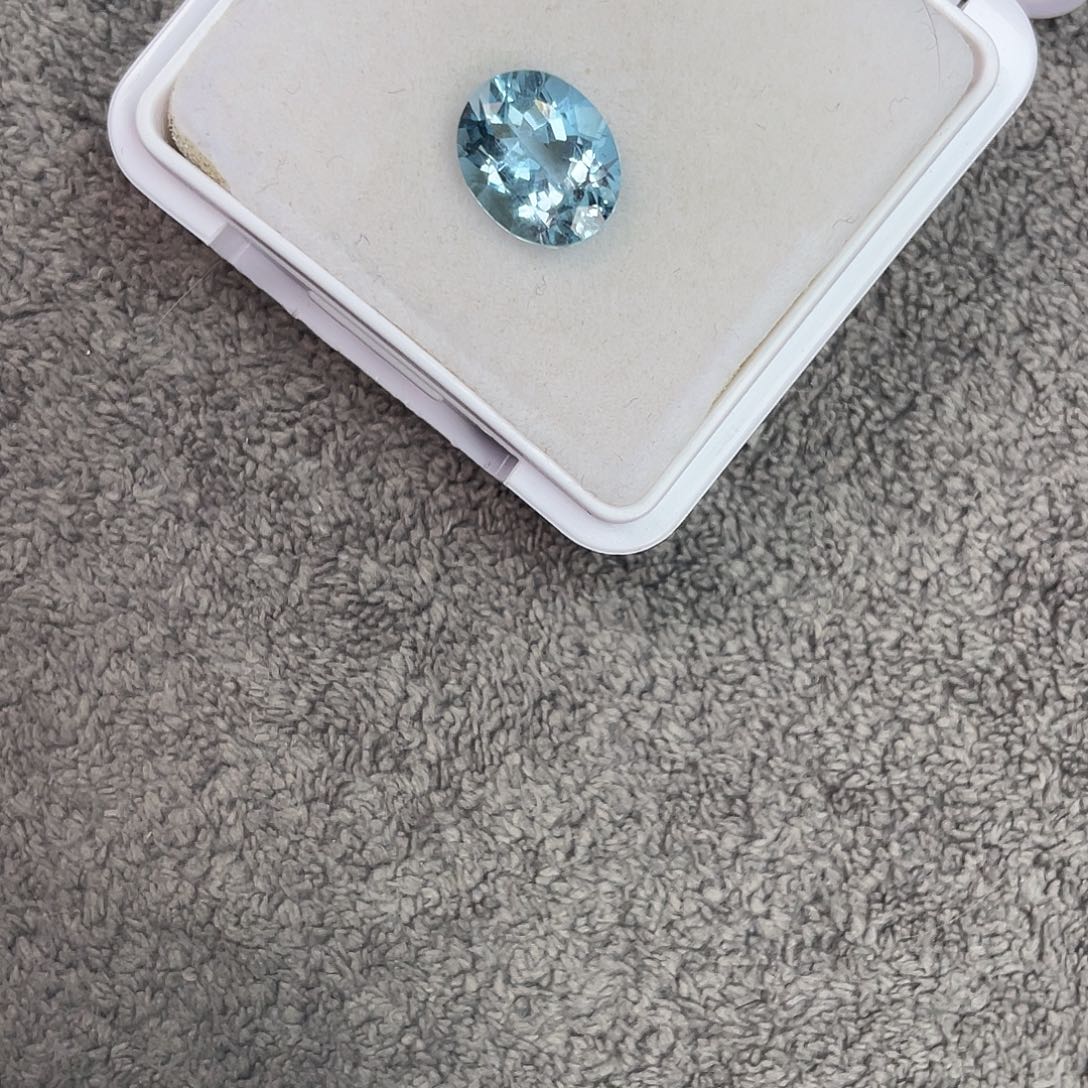 海蓝宝石裸石未镶嵌2.63Ct。  