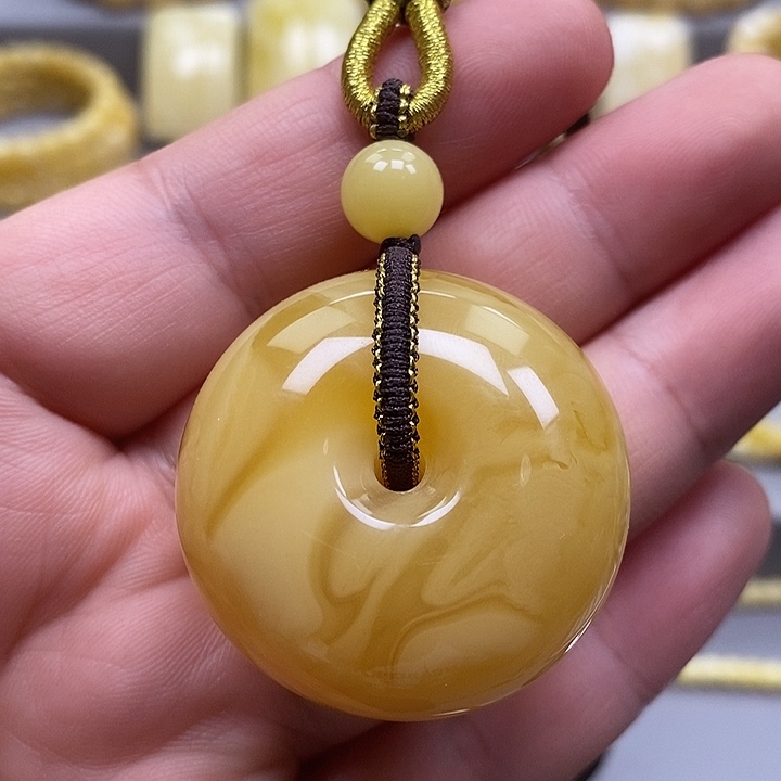 琥珀未镶嵌颈饰吊坠