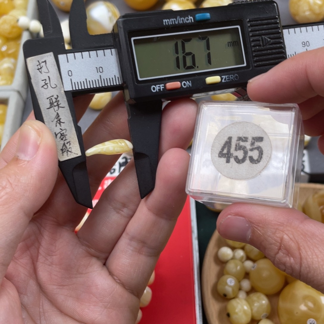 蜜蜡珠宝奇石未镶嵌