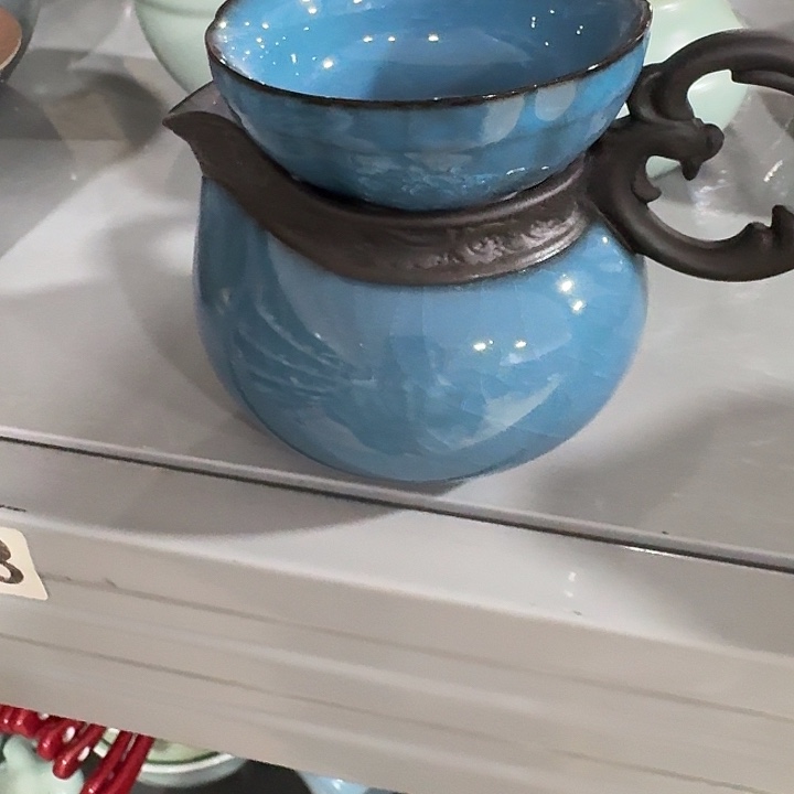 主人杯一个，。。。。。品茗