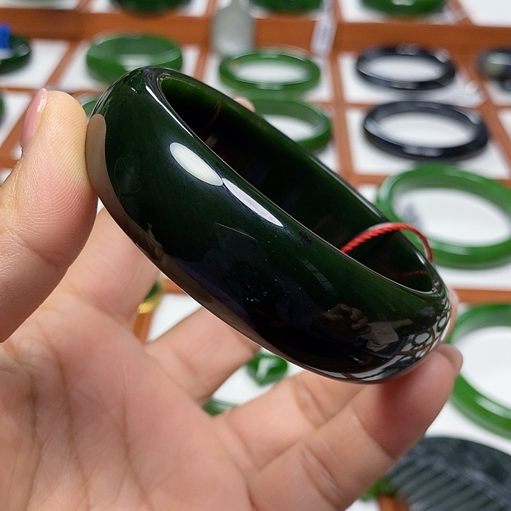 和田玉（碧玉）未镶嵌手镯老菠菜绿宽版手镯