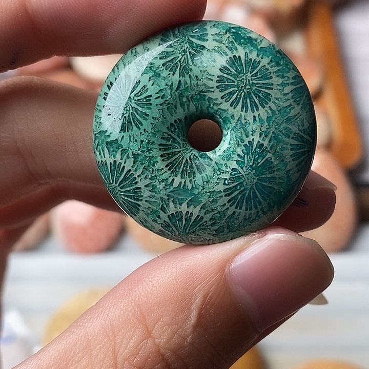 染***枫硅化玉未镶嵌颈饰