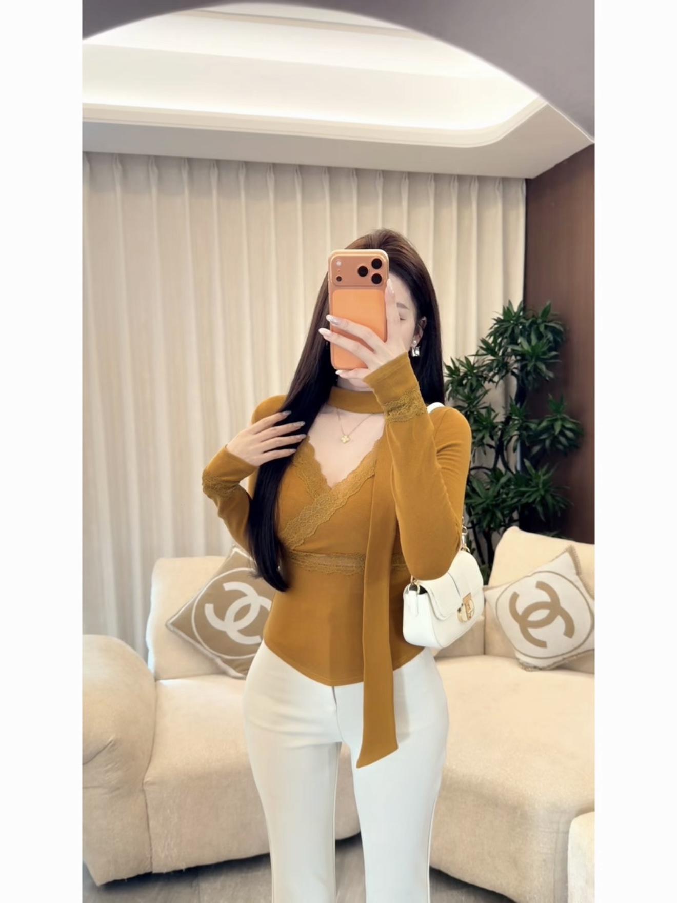 【美人心计】蕾丝边性感V领挂脖飘带长袖打底衫秋冬新款设计感上衣