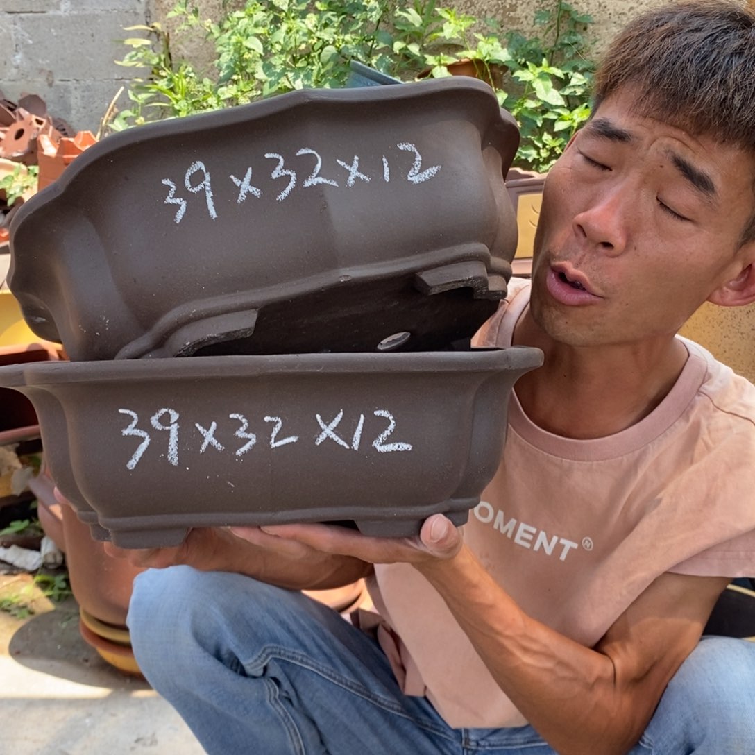 紫砂花盆紫砂器。紫砂壶的