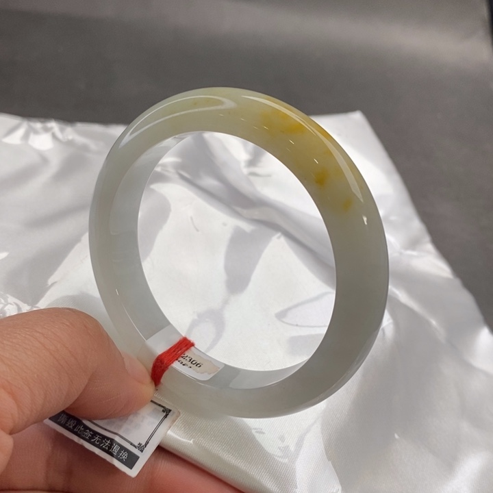 翡翠手镯未镶嵌56圈