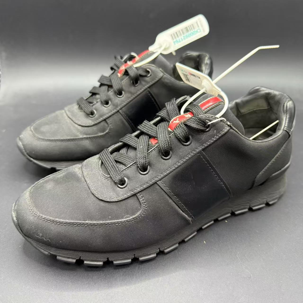 95新 Prada/普拉达 【聚星福利】男士舒适黑色运动鞋 41欧码 BD097