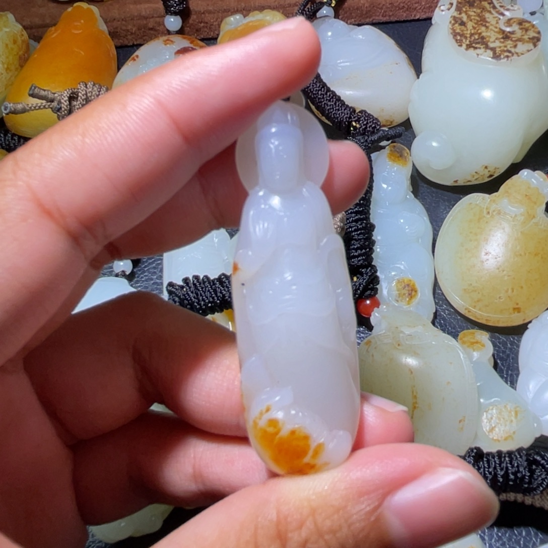 余***果和田玉（糖玉）未镶嵌颈饰