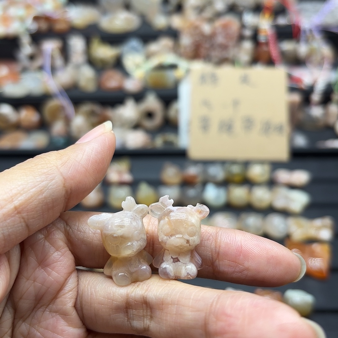 玛瑙/玉髓未镶嵌颈饰小鹿有瑕