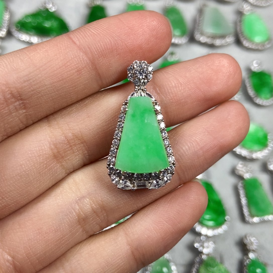 颈饰未镶嵌翡翠无事牌