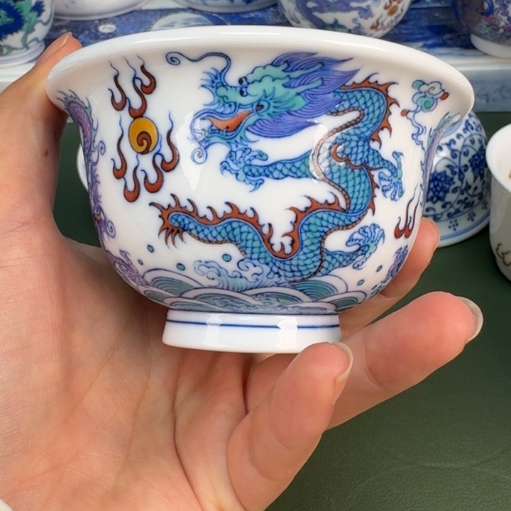 青花斗彩龙纹压手