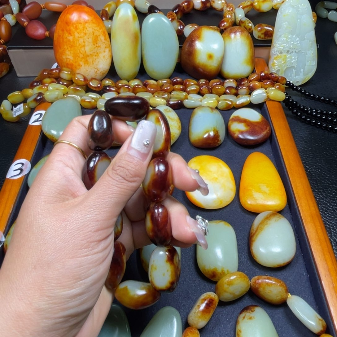 颈饰未镶嵌和田玉我**了