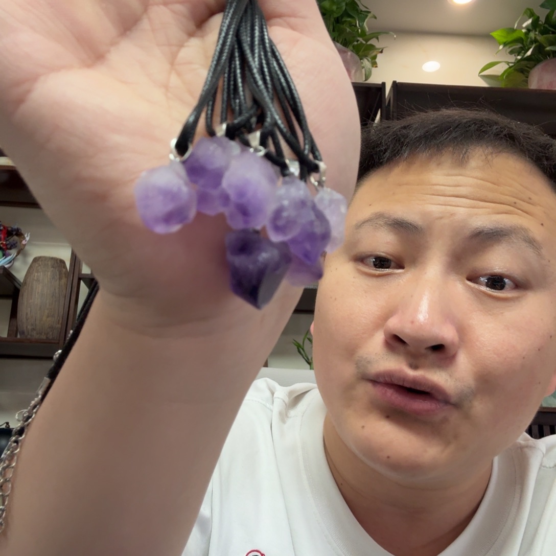 未镶嵌颈饰紫晶妞*