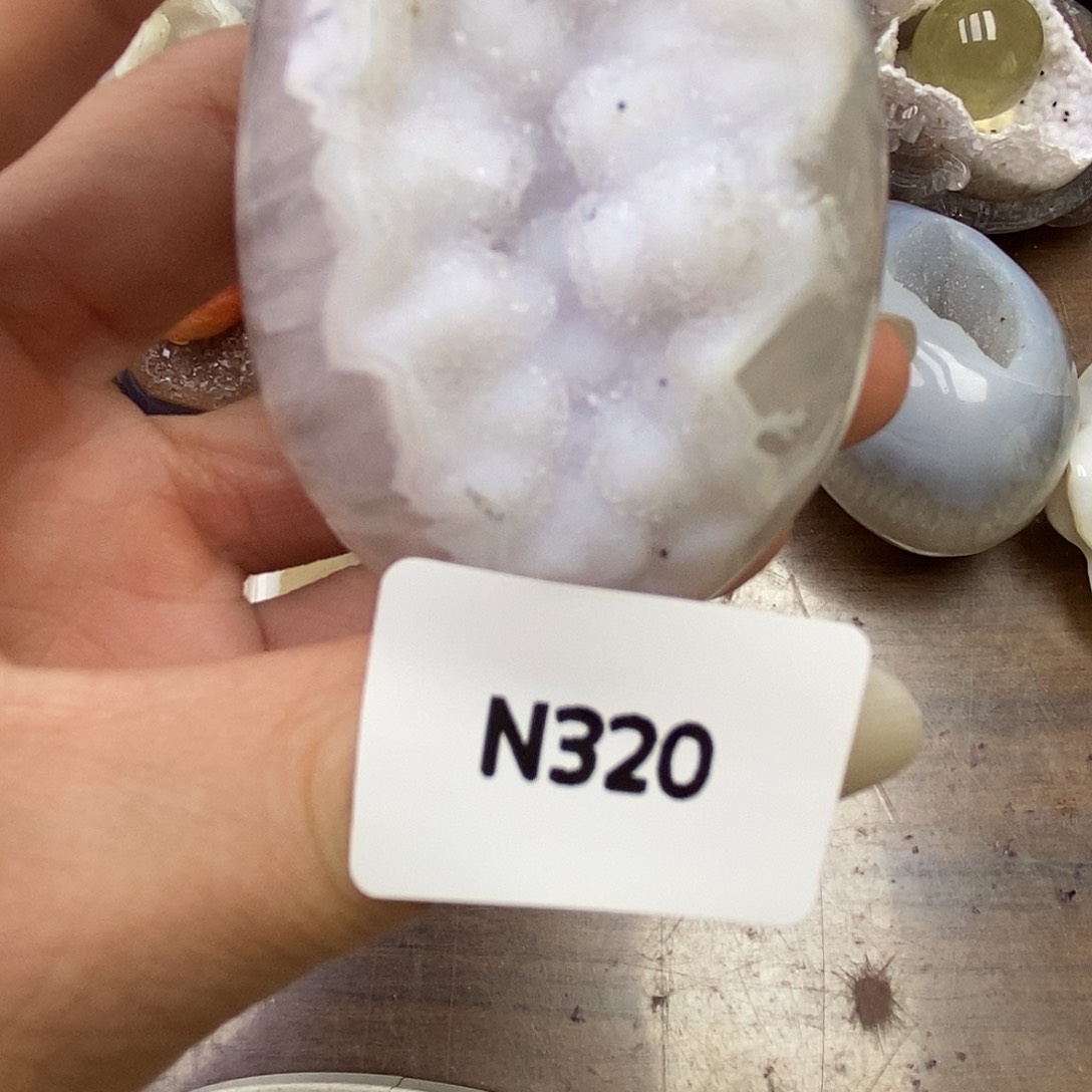 是***姐未镶嵌玛瑙/玉髓珠宝奇石