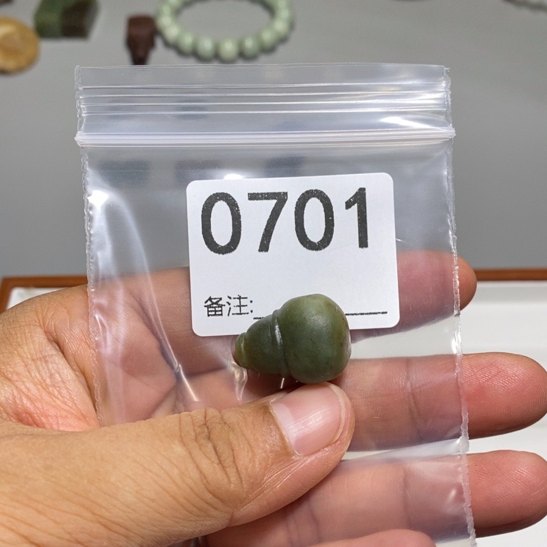 颈饰未镶嵌透闪石质玉越***!