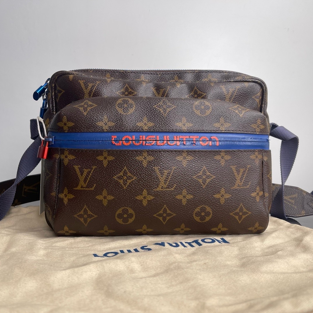 99新 LV    （3179） lv outdoor 电光蓝 蓝色冠希邮差包