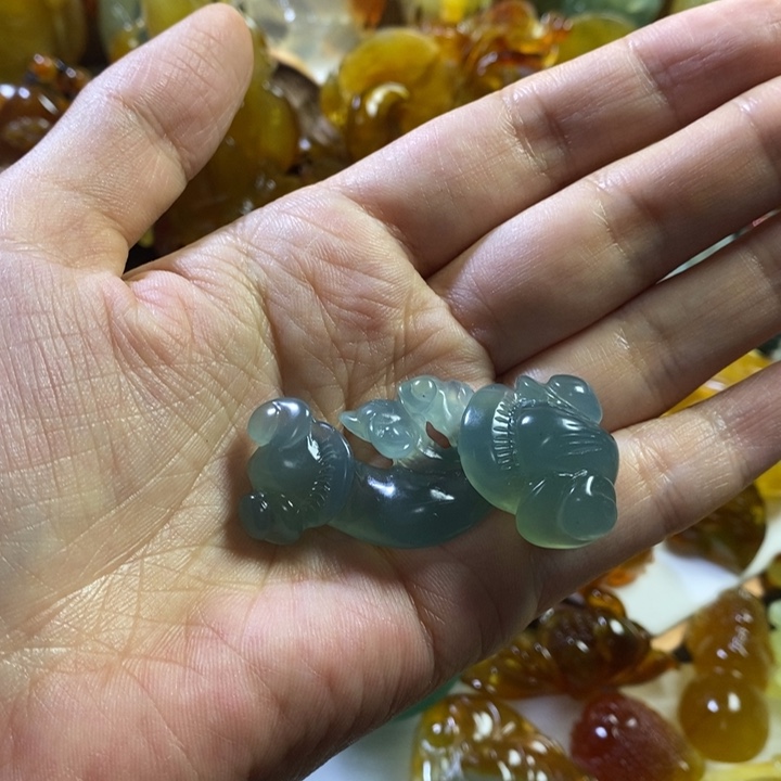 k***k蛇纹石玉未镶嵌颈饰