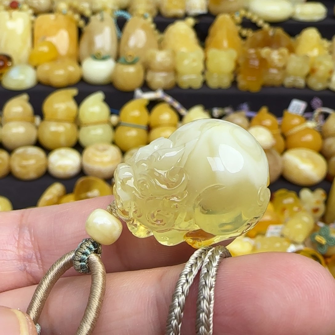 蜜蜡套链未镶嵌天然俄料蜜蜡貔貅吊坠