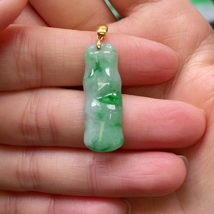 翡翠颈饰未镶嵌吊坠