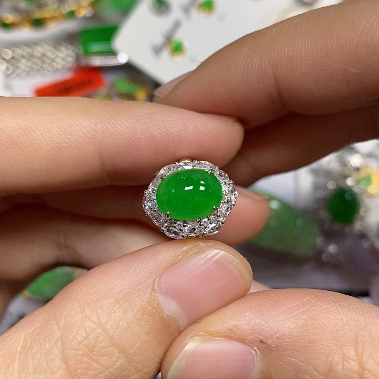 【闪购商品】颈饰18K金镶嵌翡翠金*姐戒指