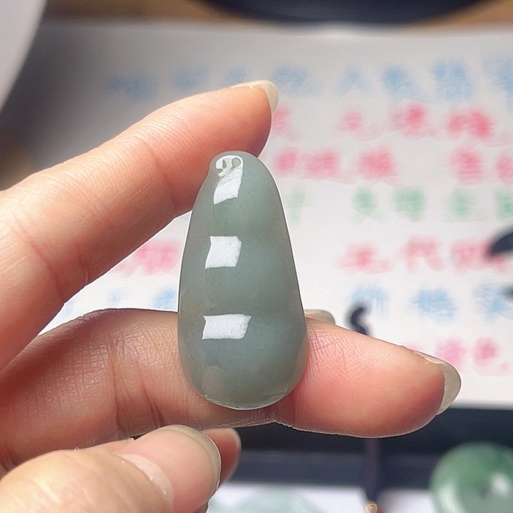 翡翠未镶嵌颈饰福瓜