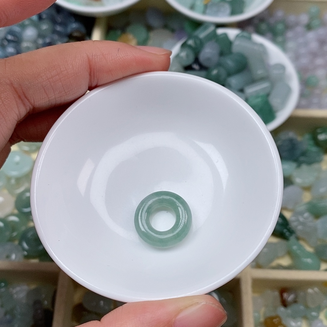 翡翠吊坠(不含链)未镶嵌?*