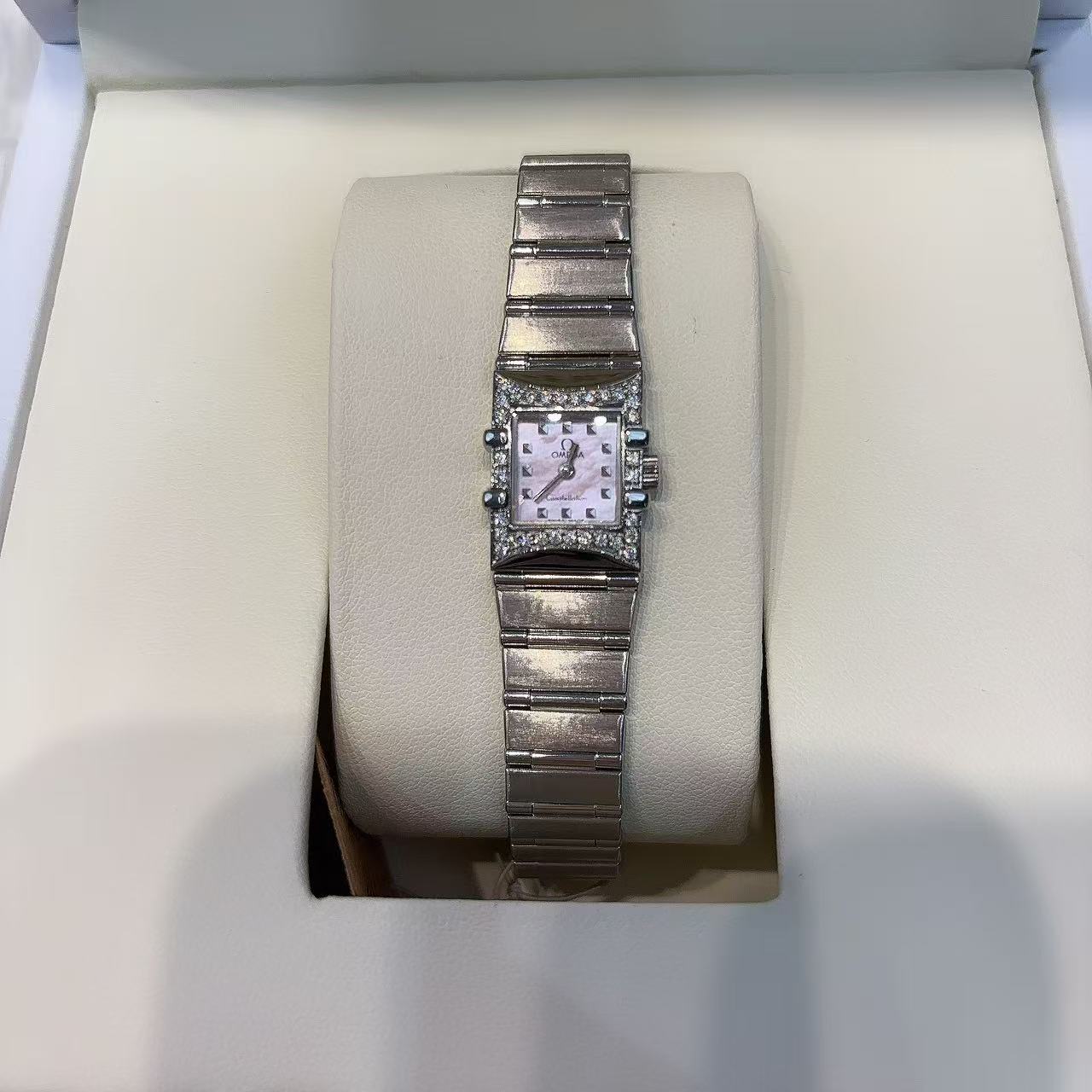 95新 Omega/欧米茄 石英腕表/后镶钻/表径16/腕周15/2561038