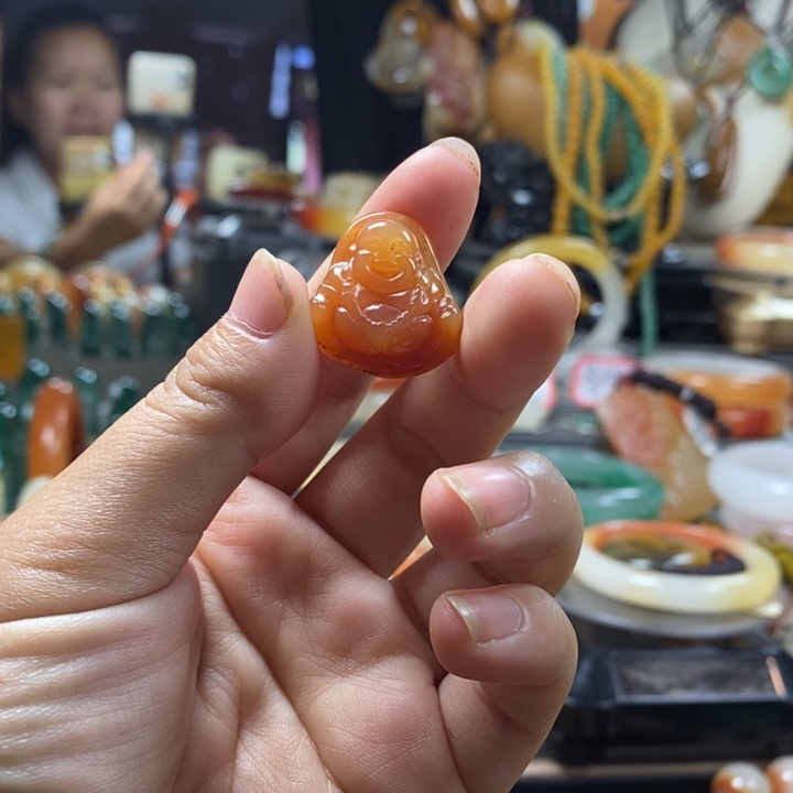 未镶嵌石英质玉（黄龙玉）手镯