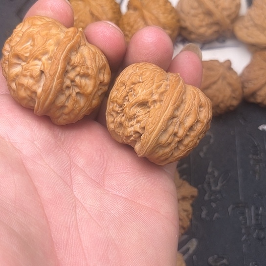 文玩核桃吊坠元宝