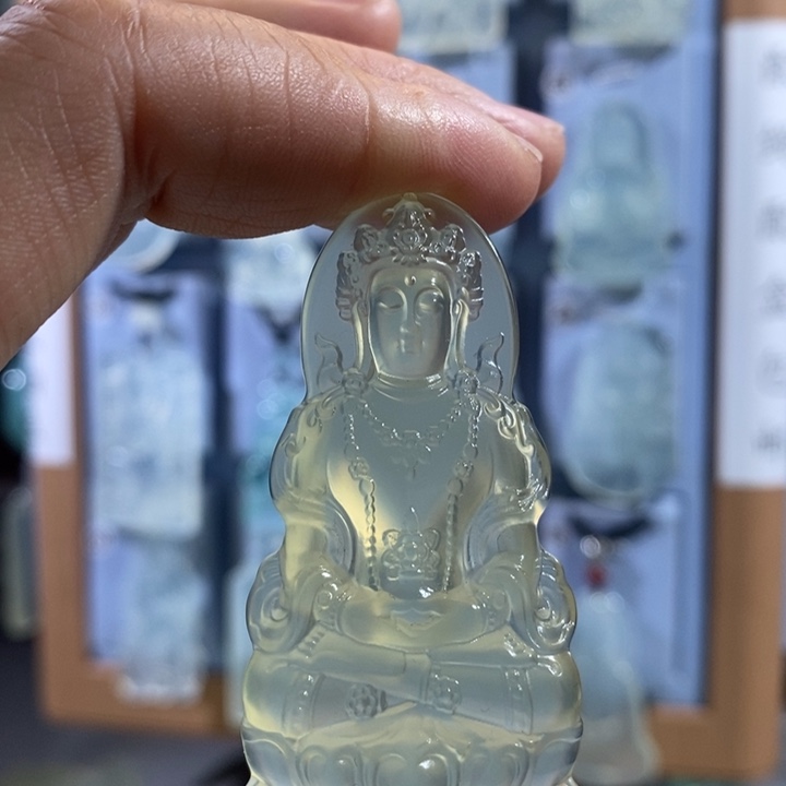 岫玉未镶嵌颈饰吊坠