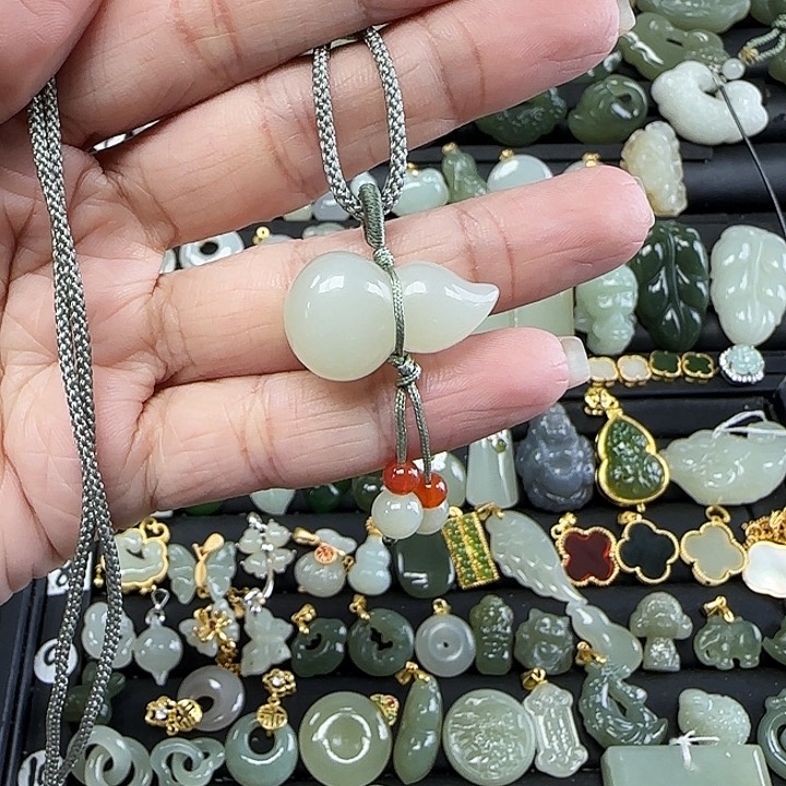 和田玉未镶嵌吊坠(不含链)